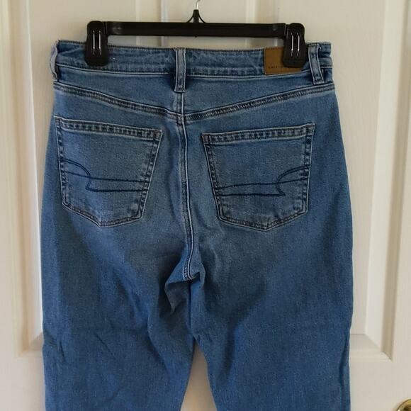 EUC American Eagle Mom Jeans, 8 - Picture 4 of 8